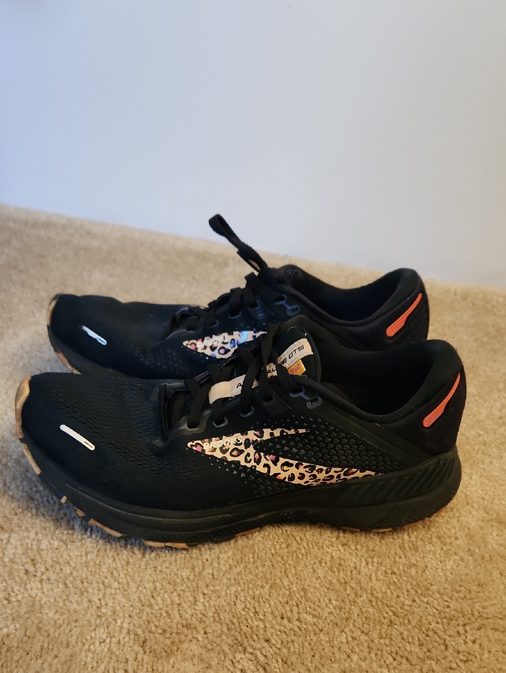 Black Women's Running Shoes with Pink Leopard Accent